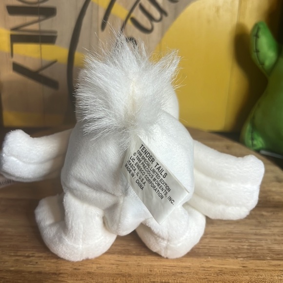 Enesco - Precious Moments Tender Tails - White Owl w/Adoption Card (1998) - Picture 11 of 17